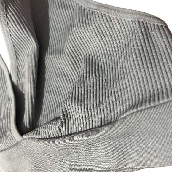 Urban Outfitters Ribbed Seamless polo bra - Picture 4 of 10